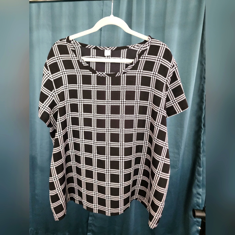 Old Navy black and white plaid top size XXL